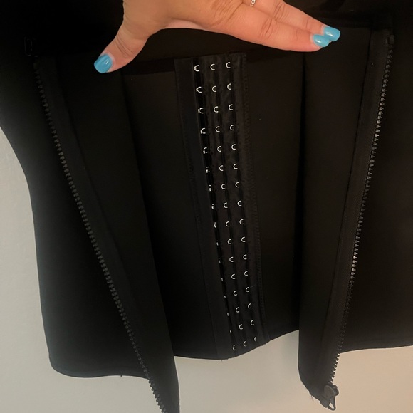 Waist Trainer with Straps - Picture 4 of 4